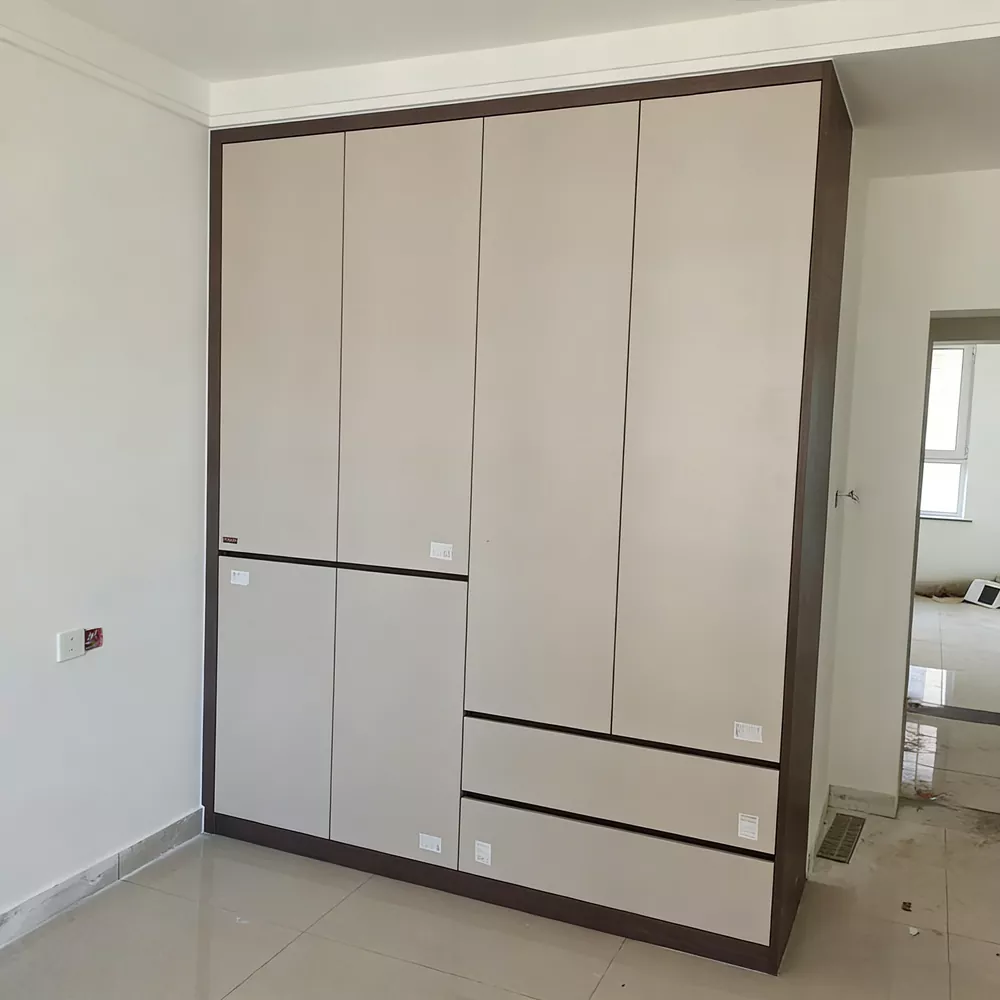 Kontrplak qarderoblar